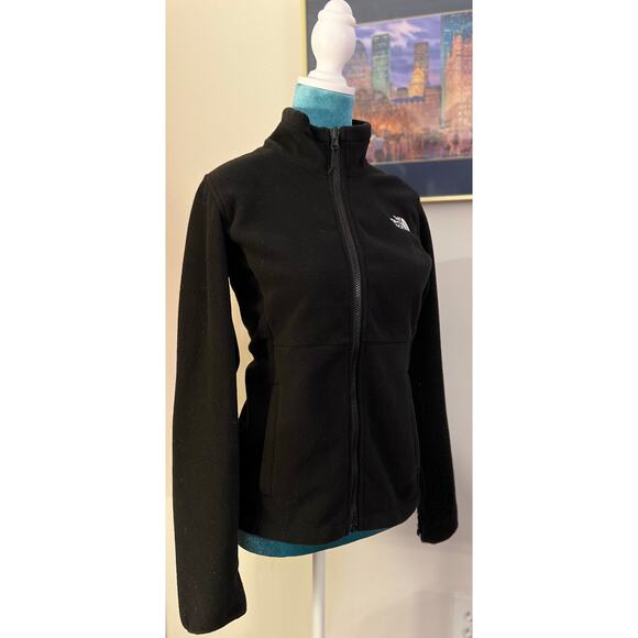 Black The Northface fleece jacket
Size￼sm
Excellent condition - Picture 2 of 8